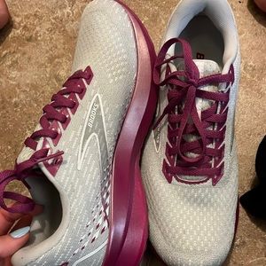 Brooks Levitate Womens size 7.5